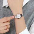 Elegante Damen Quarz Armbanduhr in Silber mit Metallarmband und weißem Zifferblatt für Alltag. - Weißes Zifferblatt Damen