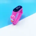 Kinder rosa Silikon LED elektronische Uhr mit süßem Lutscher-Anhänger, Sport Armband. - Lutscher-Stil / Rosa