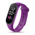 Lila LED Digital Smartwatch Armband mit Schrittzähler und Silikonarmband für Sport und Jugendliche. - Lila