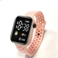 Rosa digitale Sportuhr für Schüler, wasserdichte LED-Elektronikuhr mit atmungsaktivem Armband. - Kirschblütenrosa