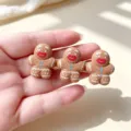 Gros plan de la jolie pince à cheveux bonhomme en pain d'épices pour coiffure mignonne. - Style Triple Bonhomme de Pain d'Épices Marron (006)