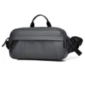 Bolso de pecho funcional gris oscuro, mochila cruzada impermeable para hombre, casual. - Gris