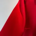 Hochwertiger roter Kaschmir-Mischgewebe-Mantelstoff mit eleganter Wasserwellen-Textur. - L/38 (Empfohlenes Gewicht bis 70 kg) / Rot
