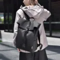 Mochila negra elegante para hombre con hebilla, bolso informal de tendencia para viajes y uso diario. - Negro