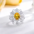 Attraktiver ovaler gelber Edelstein Sterling Silber Ring mit glitzernden Zirkonia Blüte. - US-Größe 5 (HK-Größe 11) / Laborgezüchteter gelber Saphir (2 Karat)