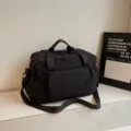 Gran bolsa de viaje negra, bolsa de deporte impermeable ligera para viajes cortos. - Negro