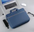 Borsa a tracolla per laptop in tela blu con comodo manico per lavoro e viaggi. - 15.6" / Blu