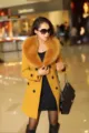 Manteau en laine croisé d'hiver pour femme avec col en fausse fourrure, jaune. - M / Jaune