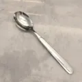 Cuillère en acier inoxydable, vue détaillée, couvert durable pour usage quotidien et dessert. - Cuillère pointue extra-large
