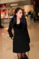 Manteau d'hiver en laine pour femme avec col de fourrure duveteux, trench long élégant. - Noir