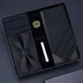 Zwarte stropdas geschenkset voor heren met vlinderdas, pochet, manchetknopen en clip. - KH5A8043-12 handgeknoopte stijl