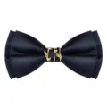 Farfallina blu scuro da uomo a doppio strato con elegante dettaglio centrale a foglie d'oro. - Nero