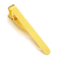 Gros plan detaille pince a cravate en metal Dore montrant une surface polie bien lisse. - Or