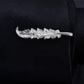 Mens silver feather tie clip detail view, 4.8cm short metal tie bar accessory for business suit. - Z1151 | Silver (Iron)