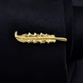 Close-up detail of golden leaf tie clip, elegant metal accessory for men business formal wear. - Z1152 | Gold (Iron)
