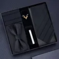 Heren stropdas set geschenkdoos met zwarte das vlinderstrik dasclip pochette en herten speld - KH5A8043-15 handgebonden model