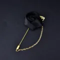 Schwarze Stoff-Rosen-Brosche mit langem Goldstift und Kette elegante Bräutigam Anstecknadel - Schwarz