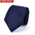 Klassische dunkelblaue Herrenkrawatte mit Streifen, elegantes Business-Accessoire für Hochzeit. - Marineblauer Köper