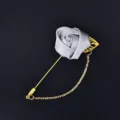 Elegante graue Satin Rosen Brosche mit goldener Kette und Nadel für Hochzeit und Partys. - Grau