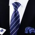 Ensemble de cravate zippée rayée bleue avec pochette et boutons de manchette élégants. - Cravate d'Affaires Fermoir (W4R8002-1)