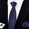 Ensemble cravate zippée, pochette et boutons de manchette homme d'affaires bleu foncé détail chic. - Cravate d'Affaires Fermoir (W4R8003-1)