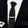 Ensemble de cravate noire classique pour homme avec pince à cravate et boutons de manchette. - Cravate à nouer soi-même 6 cm étroite - W6A6007-1
