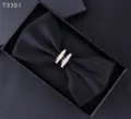 Farfallina nera da uomo con strass al centro, elegante accessorio matrimonio scatola. - Nero