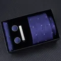 Blue tie gift set detail showcasing geometric patterned fabric, matching pocket square, and cufflinks. - Zipper 6cm Narrow KH6R6038-1
