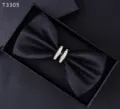 Farfallino formale da uomo con strass in scatola regalo nera, elegante dettaglio di stile. - Nero