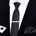 Ensemble cravate homme noire avec cravate à motif, pince à cravate argentée et boutons de manchette. - À nouer | 6 cm étroit | W6A6041-1