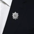 Silberner Schild Krone Reversnadel Brosche fuer Herren Anzug Hochzeit Kragen Abzeichen. - Schild / Silber