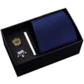 Herren elegante dunkelblaue Krawatte Geschenkbox Set mit Krawattenklammer und Brosche - HVY8102