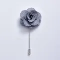 Graue Stoff Kamelie Blume Reversnadel Brosche fuer Hochzeit Anzug Dekoration Accessoire - Grau