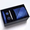 Coffret cadeau cravate homme avec cravate à carreaux bleu pochette boutons de manchette pince. - Bleu Marine d'Affaires