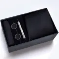Coffret cadeau cravate noir pour homme avec boutons de manchette et pince a cravate - Fines Lignes Noires
