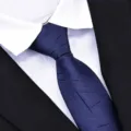 Corbata con cremallera azul marino para hombre, estilo estrecho de 6cm con elegante patrón. - Y6208 (Azul Oscuro Líneas Abstractas)