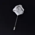 Graue Stoff Rosen Ansteckblume elegante Boutonniere für Hochzeit Bräutigam Anzug Party Dekor - Grau