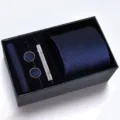 Coffret cadeau cravate rayée bleu marine pour hommes avec boutons de manchette et pochette. - Style Fait Main Éponge (H6A8003-6H) / Set de 5 pièces / Sergé bleu marine