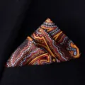 Heren zijde pochet pak zakdoek met prachtig paisley patroon in rood goud en blauw. - X8923 (Rood Goud Blauw Paisley)