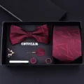 Set γραβάτας ανδρική μπορντό με αφηρημένο σχέδιο, παπιγιόν, ποσέτ, μανικετόκουμπτα. - Μπορντό ακανόνιστο σχέδιο H7C8003