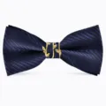 Cravatta a farfalla in twill blu da uomo con anello in metallo foglia oro, accessorio elegante - Twill blu navy