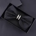 Farfallino nero formale da uomo con elegante centro di strass e confezione regalo inclusa. - Nero