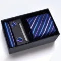 Set de regalo de corbata a rayas azules para hombre de 5 piezas con pañuelo, gemelos y pinza. - Caja de Cartón Hecho a Mano Rayas Azul Púrpura