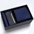 Set de regalo de corbata panuelo gemelos y pisacravatas azul para hombre de negocios. - Caja de Cartón Hecho a Mano Cuadros Azul Marino