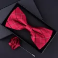 Rote karierte Fliege und Rosenbrosche Geschenkset für Herren, edles Hochzeitsaccessoire. - HVJ60
