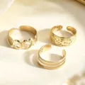 Set aus drei goldenen verstellbaren Zehenringen mit Herz-Aussparung und Mustern. - Retro Hohl 3-Teiliges Set (6330) / Gold