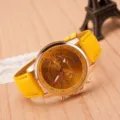 Damenuhr mit gelbem Lederarmband, Roségoldgehäuse und römischem Zifferblatt für Damen. - Gelb