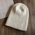 Einfarbige gerippte Strickbeanie, gemütliche Wintermütze, weiches warmes Streetwear-Accessoire - M (54-62cm) / Weiß