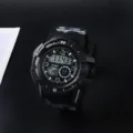 Schwarze digitale Sportuhr für Herren und Jugendliche mit Multifunktionsdisplay und Armband. - Schwarz