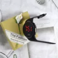 Orologio digitale LED nero per studenti, orologio sportivo impermeabile con cinturino. - Cassa Nera LED Rosso